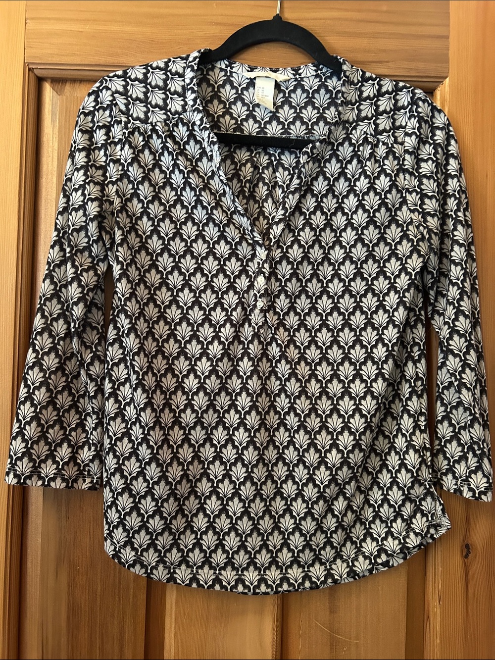 H&M Black and White Leaf-Print V-Neck Blouse